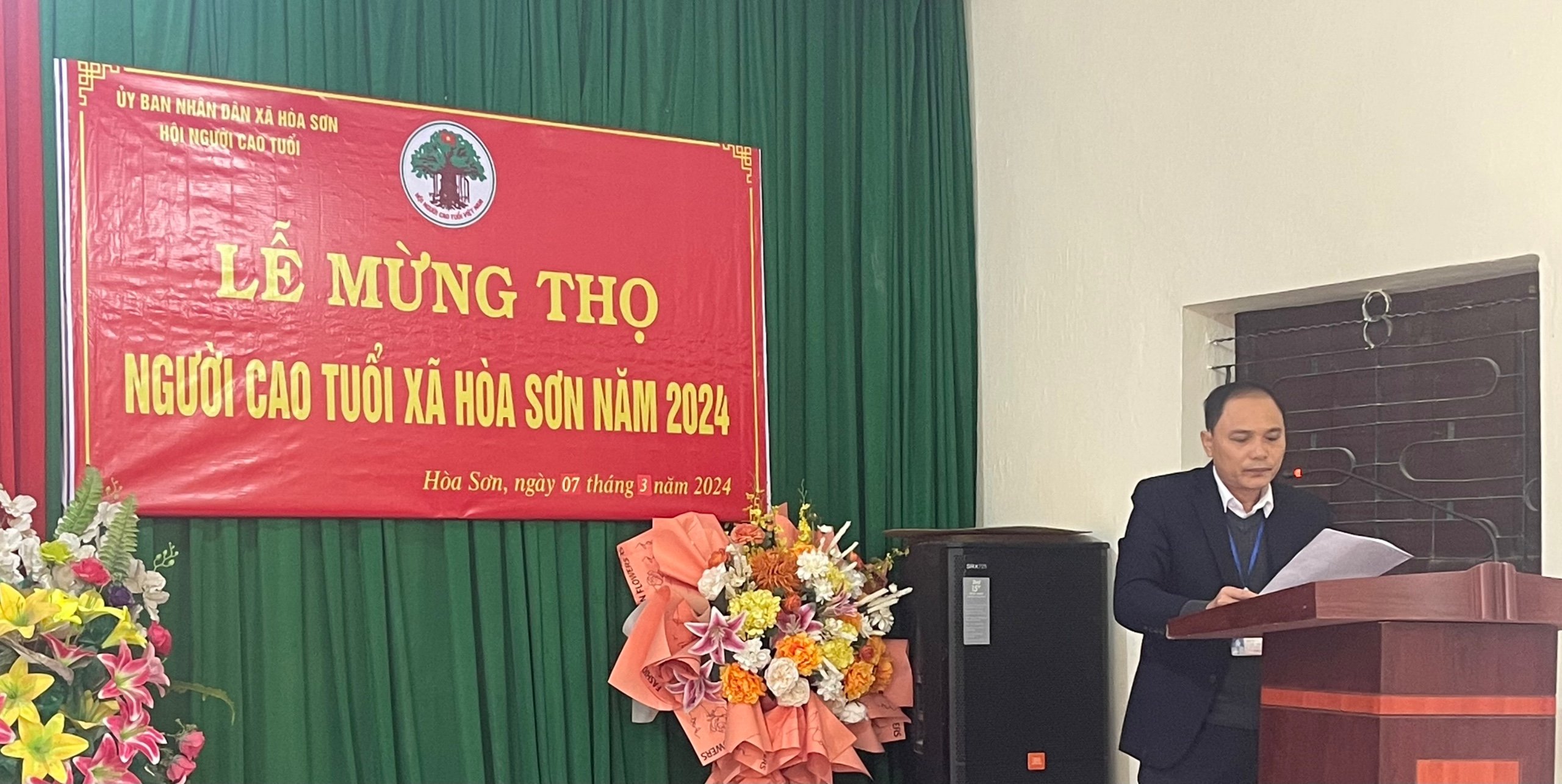 Đồng chí Phùng Văn Tiến, Phó bí thư ĐU, Chủ tịch UBND xã phát biểu tại buổi lễ